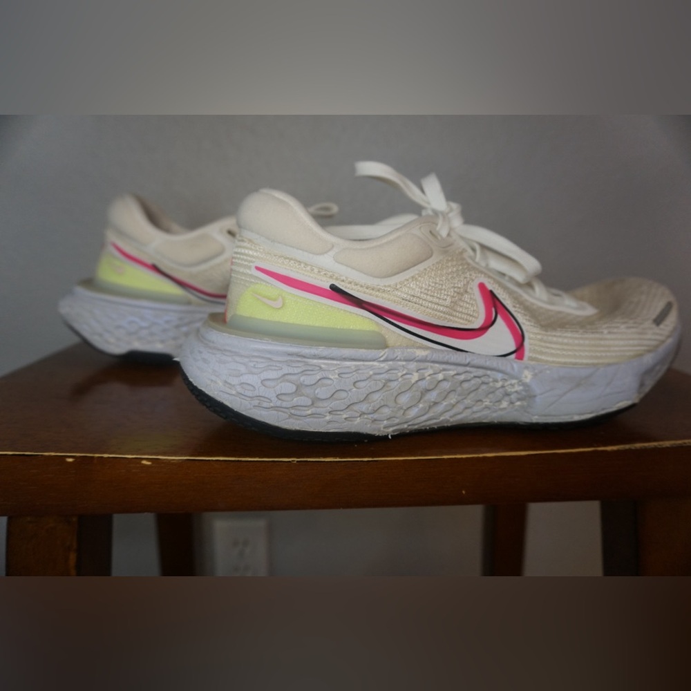 NIKE ZOOM X INVINCIBLE  RUN FLYKNIT